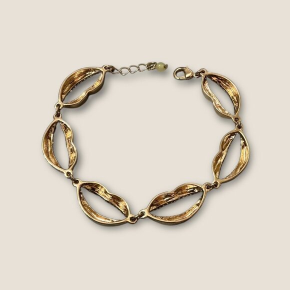 Gold Tone Lip Shaped Chain Bracelet Adjustable 7.5"-8.5" Lobster Clasp - Picture 3 of 3